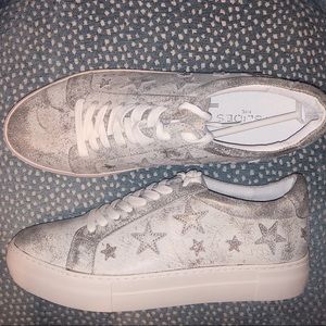 NWT J/SLIDES Apostle Sneakers